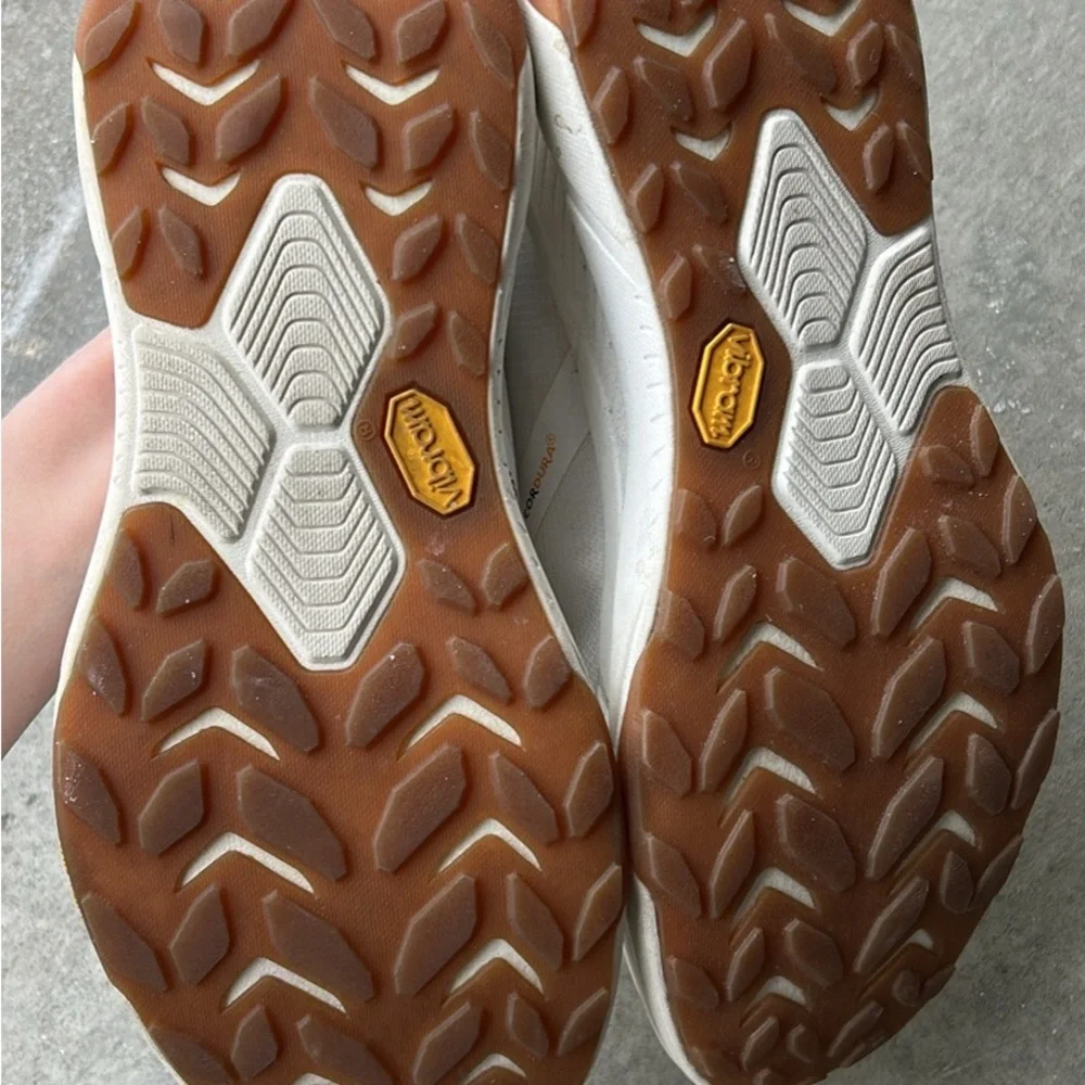 Women’s Hokas Size 9 - Picture 2 of 2